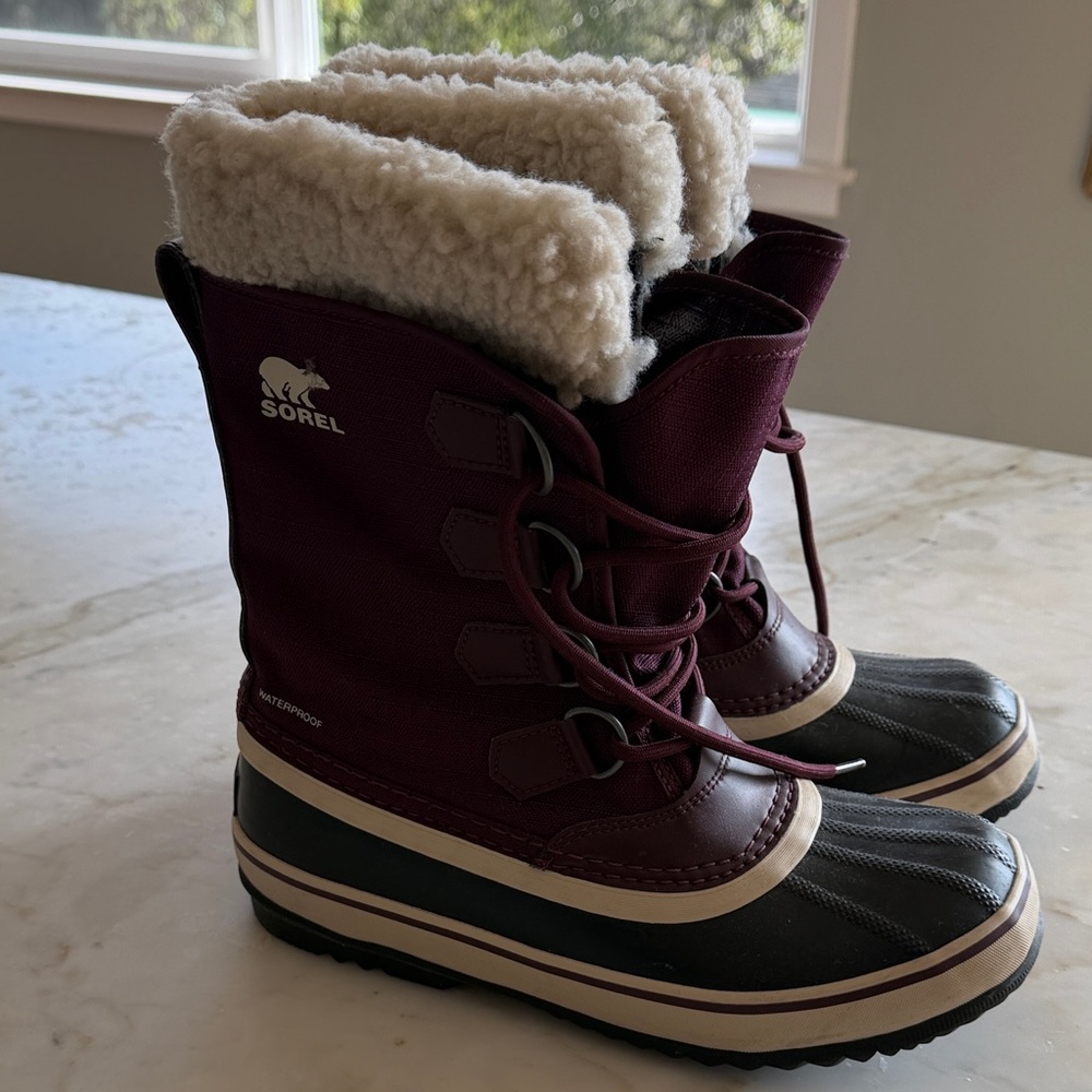 Sorel Maroon and Black Insulated Boots